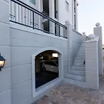 Century On Lake Apartment